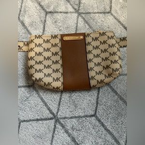 Micheal Kors / Women’s belt bag🤎✨